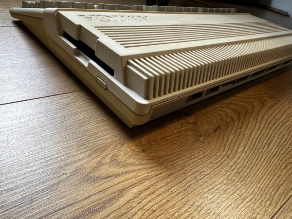 Amiga 500 Rev 6a 1Mb PAL - Image 2